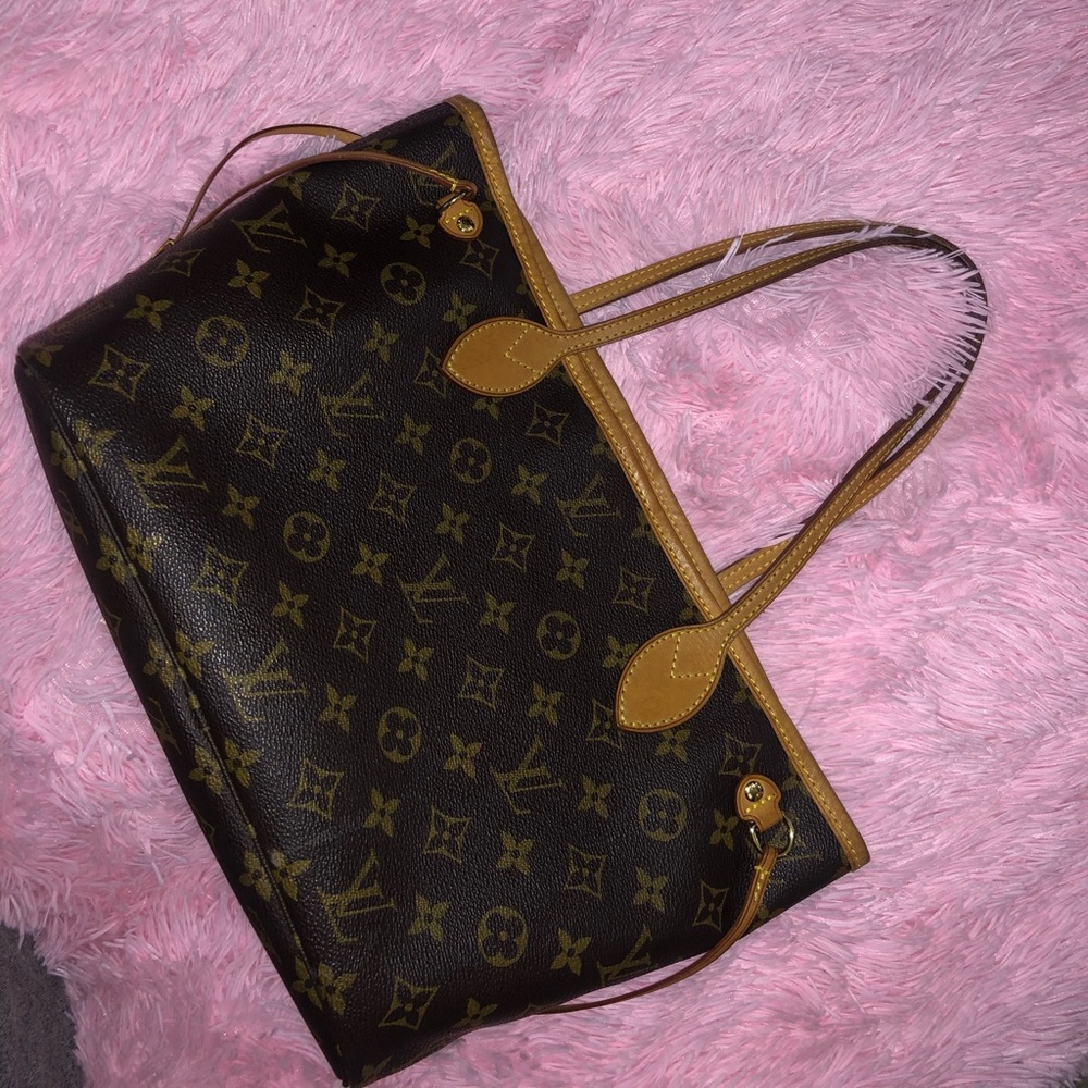 Louis Vuitton Neverfull PM.